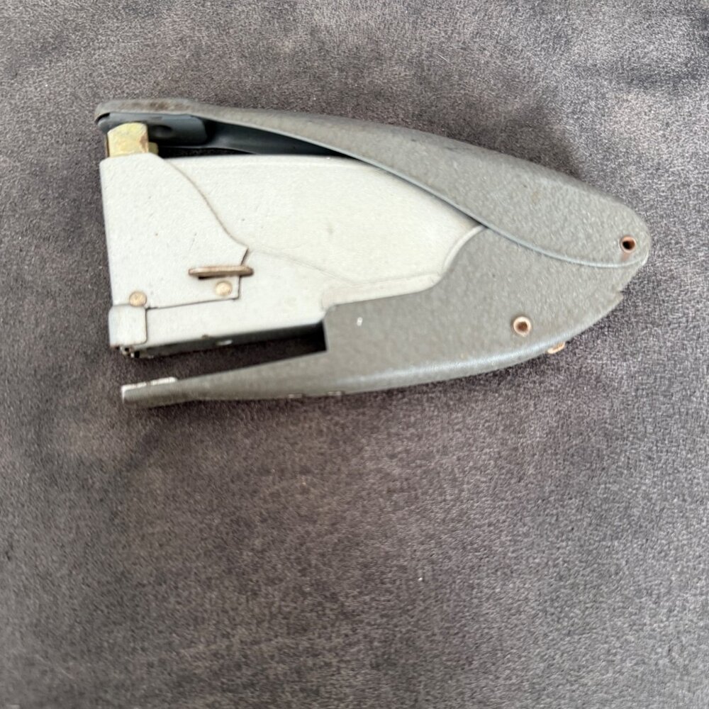 Vintage Swingline Tot 50 Stapler Gray With Box Of Staples Compact Retro Office T